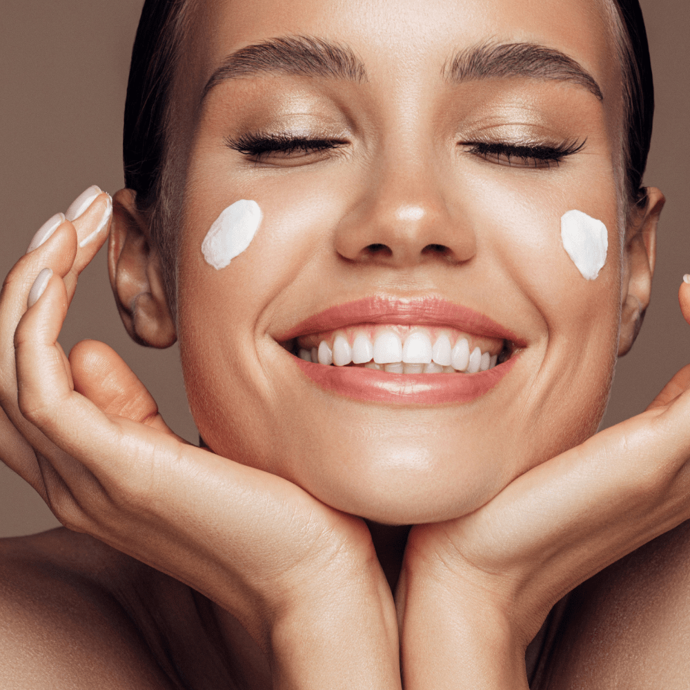 Appliquer une crème de jour et une crème de nuit : Le secret d'une peau radieuse ! - Boutique Esthétique Martine Grenier
