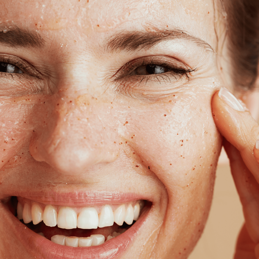 Comment choisir et utiliser un exfoliant visage selon votre type de peau - Boutique Esthétique Martine Grenier