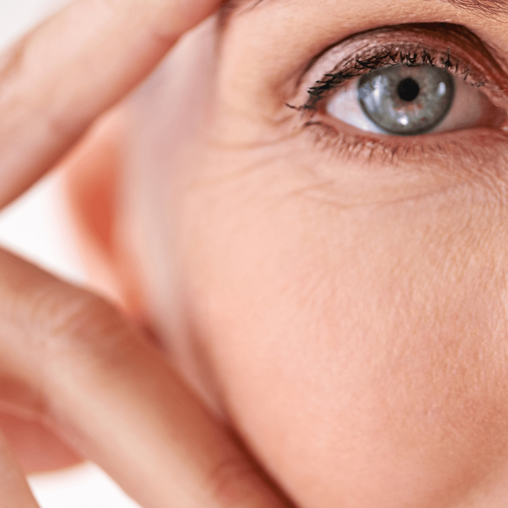 Comment prévenir les rides du contour des yeux et retrouver un regard lumineux - Boutique Esthétique Martine Grenier