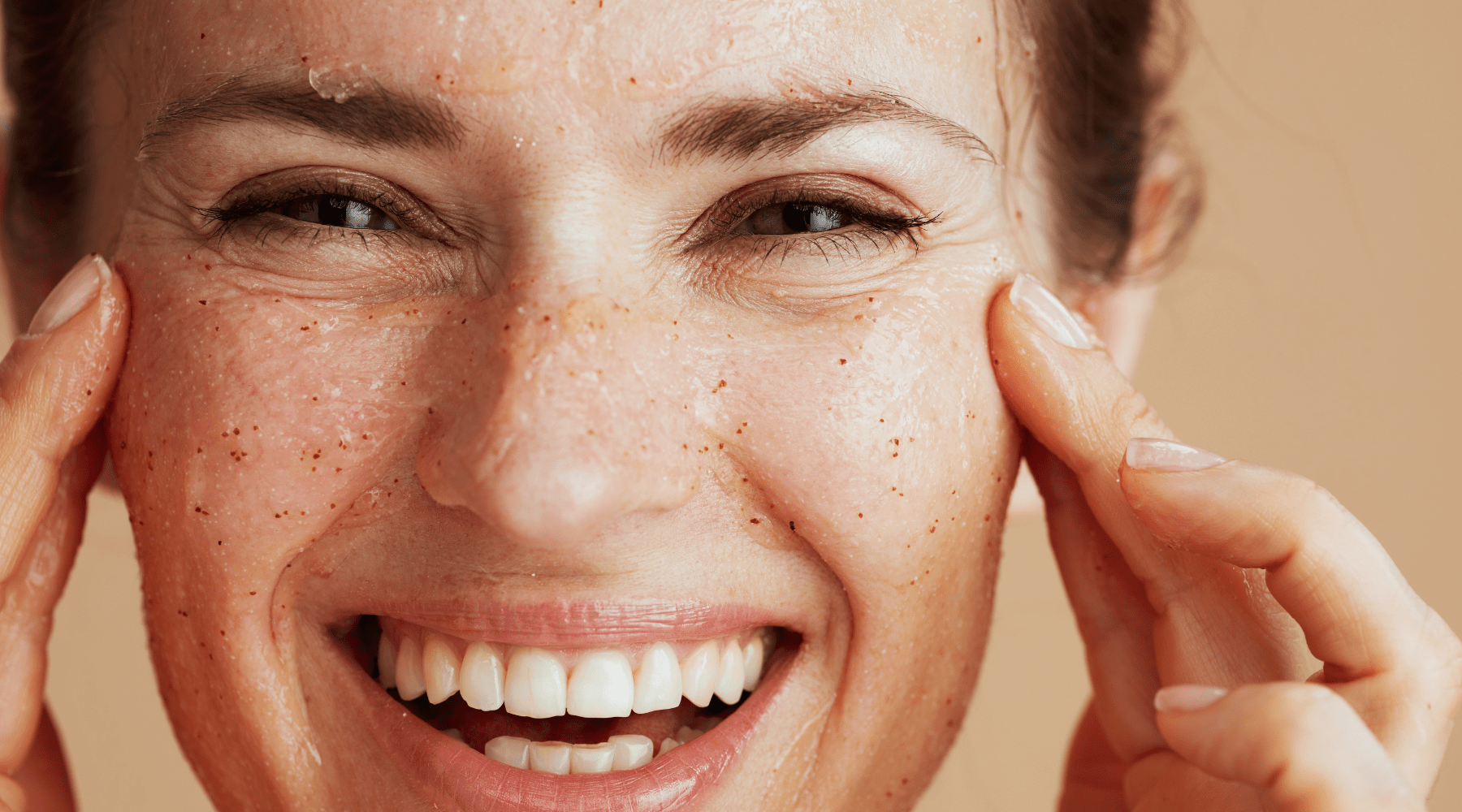 Comment choisir et utiliser un exfoliant visage selon votre type de peau - Boutique Esthétique Martine Grenier