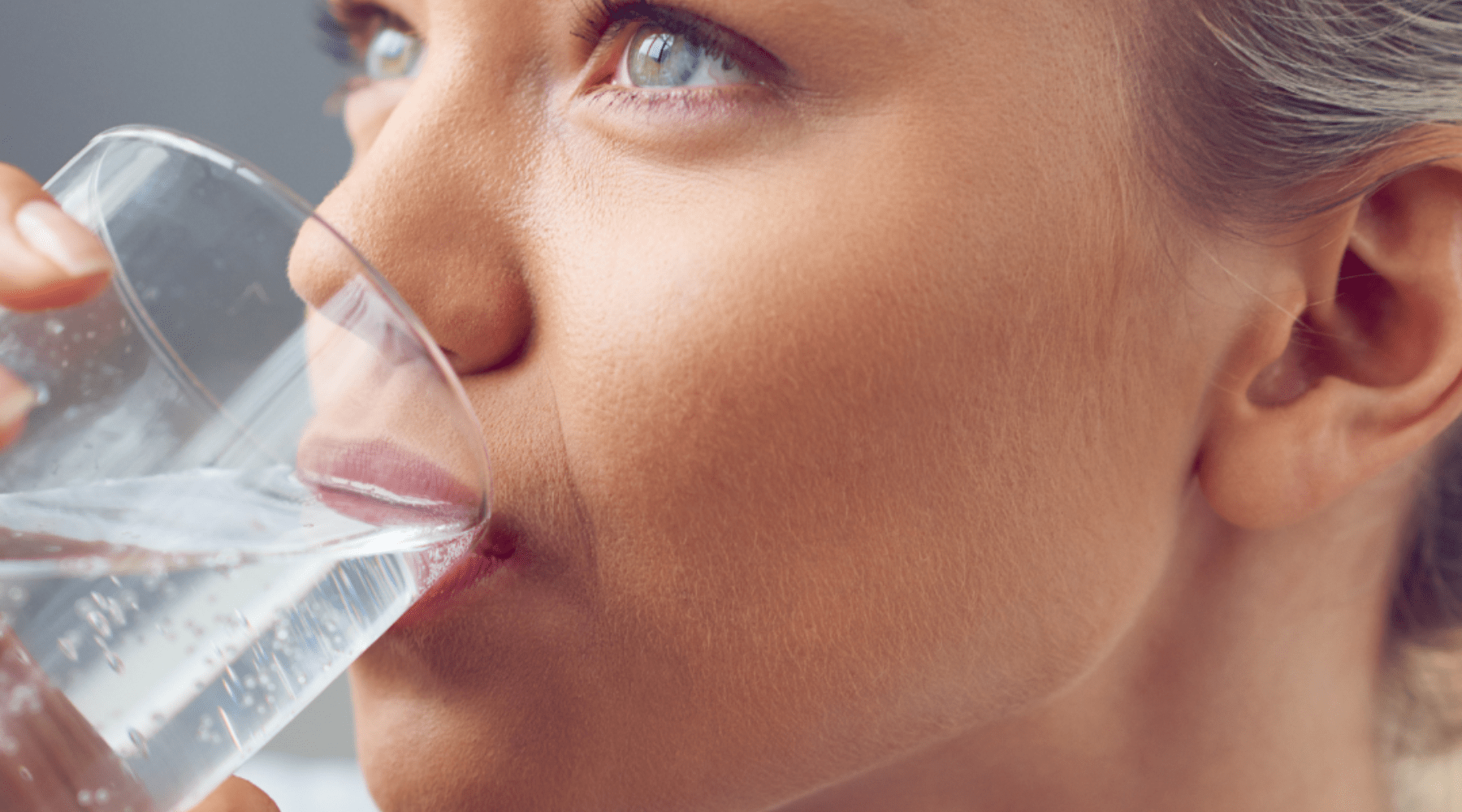 L'importance de boire de l'eau pour une belle peau - Boutique Esthétique Martine Grenier