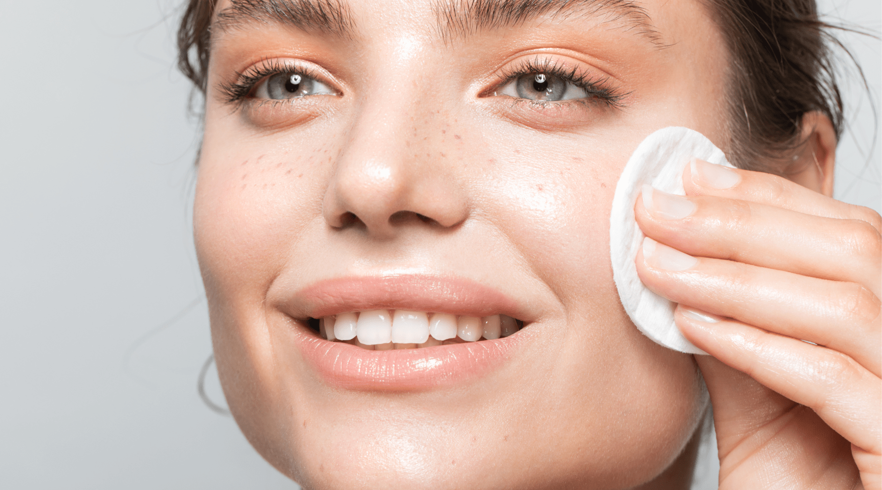 Pourquoi nettoyer sa peau et utiliser une lotion tonique est essentiel - Boutique Esthétique Martine Grenier